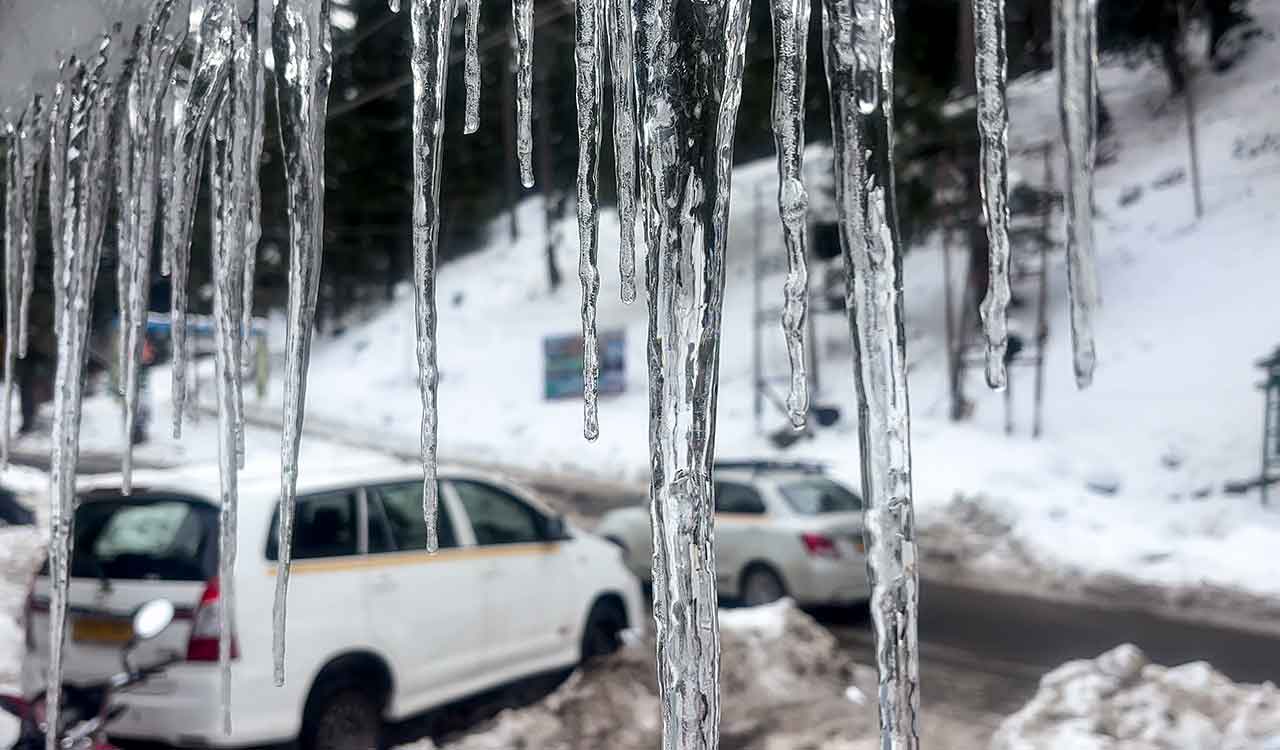 Fresh snowfall in higher reaches of South Kashmir