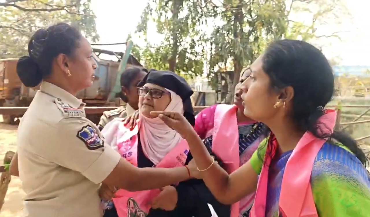 Tension at Jangaon as police prevent BRS councillor from voting in chairperson election