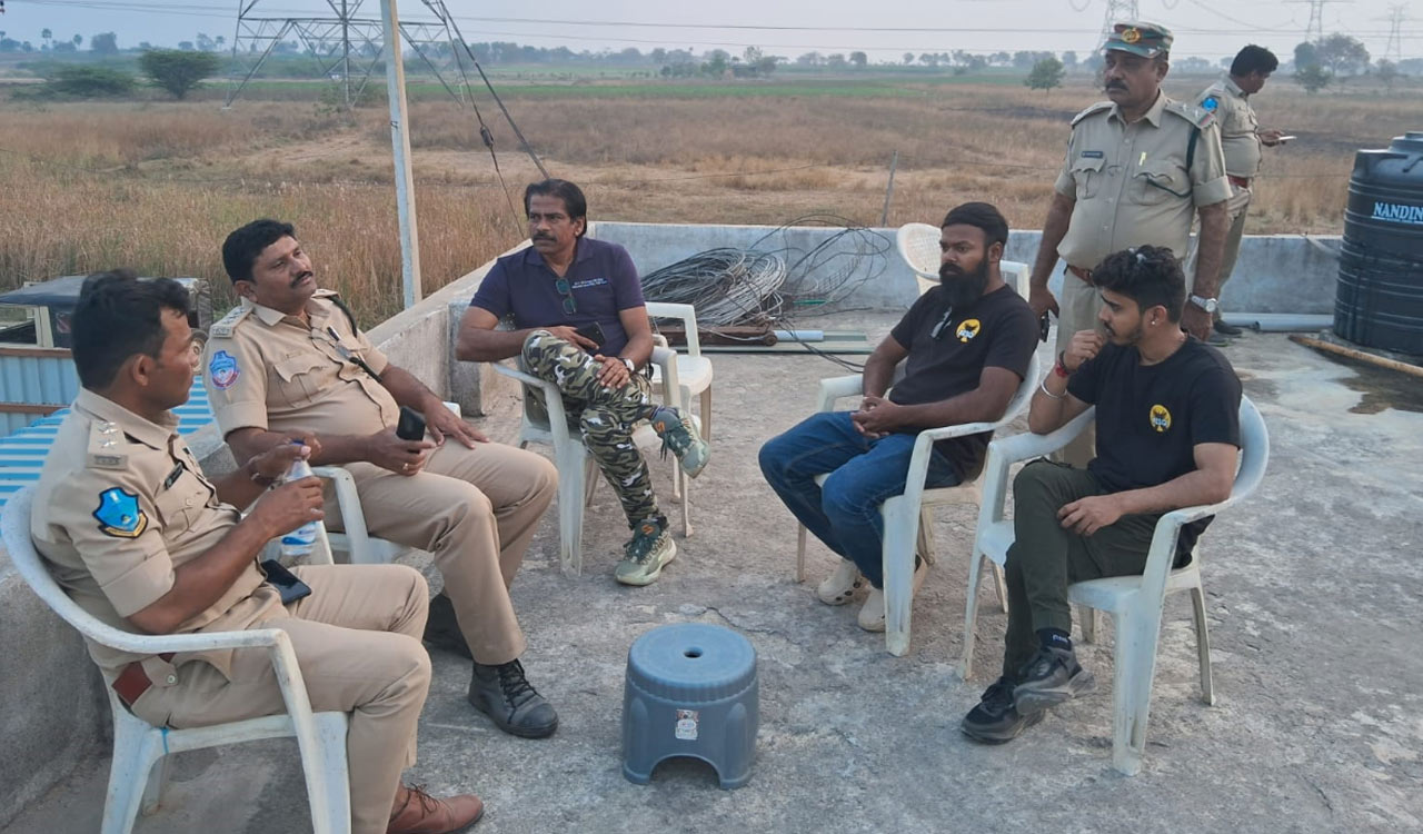 Tiger panic in Kunduram: Rescuers from Pune join Telangana tiger hunt