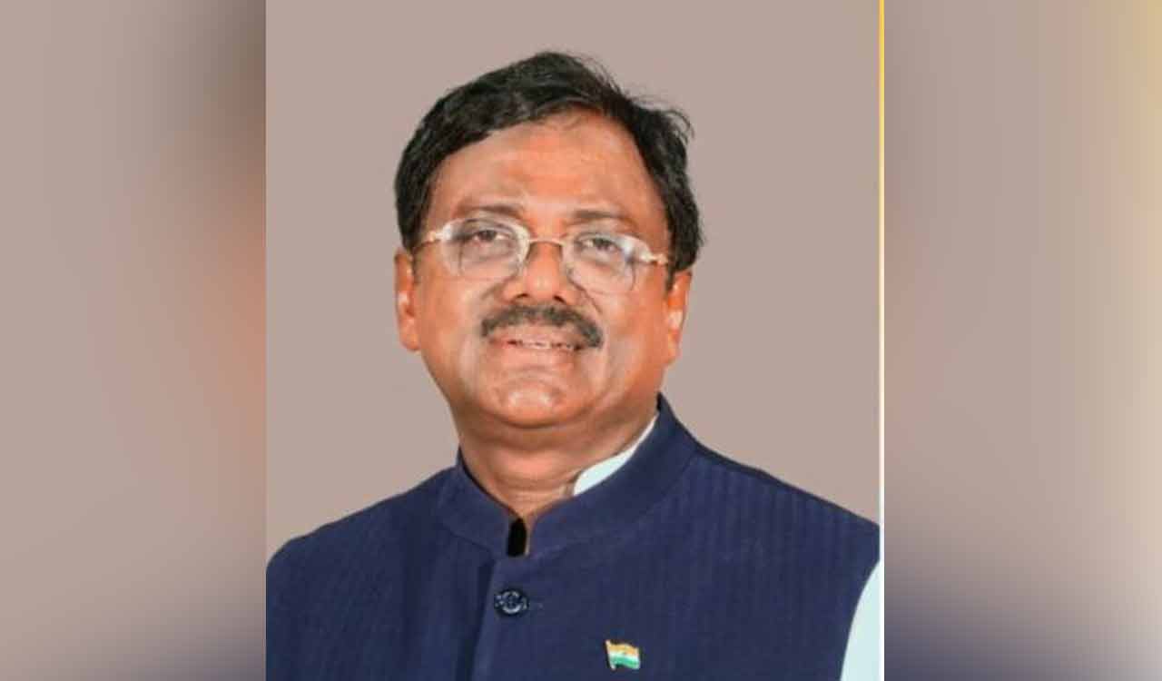 Vivek faces sharp criticism for campaigning at polling stations in Mancherial