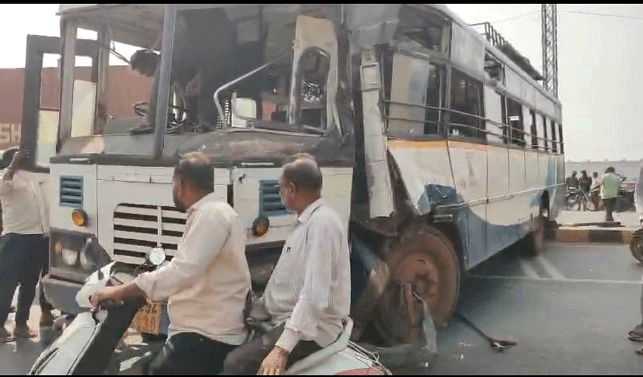 Singareni employee killed, wife injured in road accident on Rajiv Rahadari