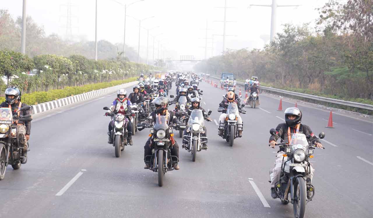 Medicover hosts women bike rally for cancer awareness