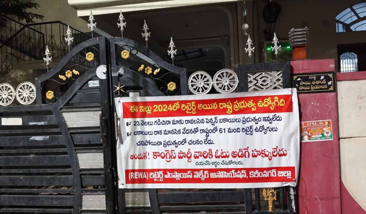 Congress has no moral right to seek votes, retired employee puts up banner outside home in Karimnagar