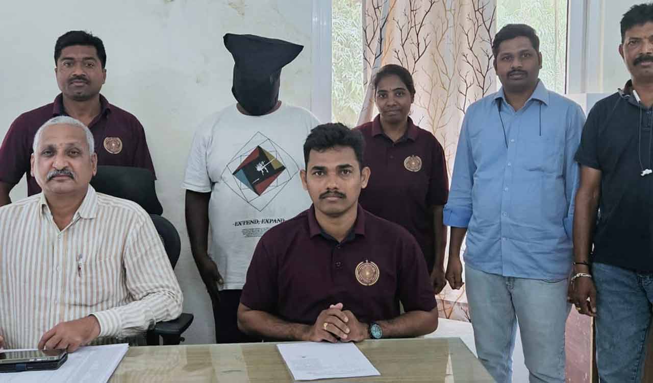 Khammam cybercrime police arrest cybercriminal from Andhra Pradesh