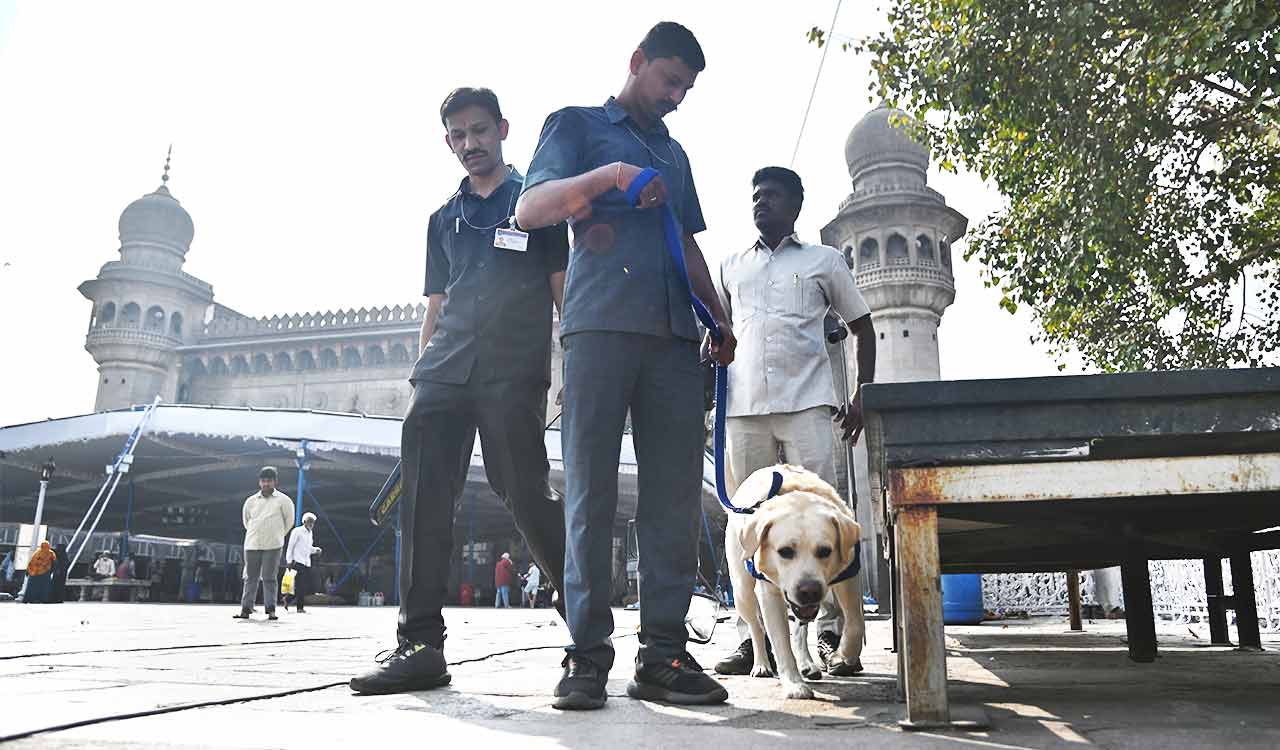 Hyderabad CP inspects security at Mecca Masjid ahead of Ramzan