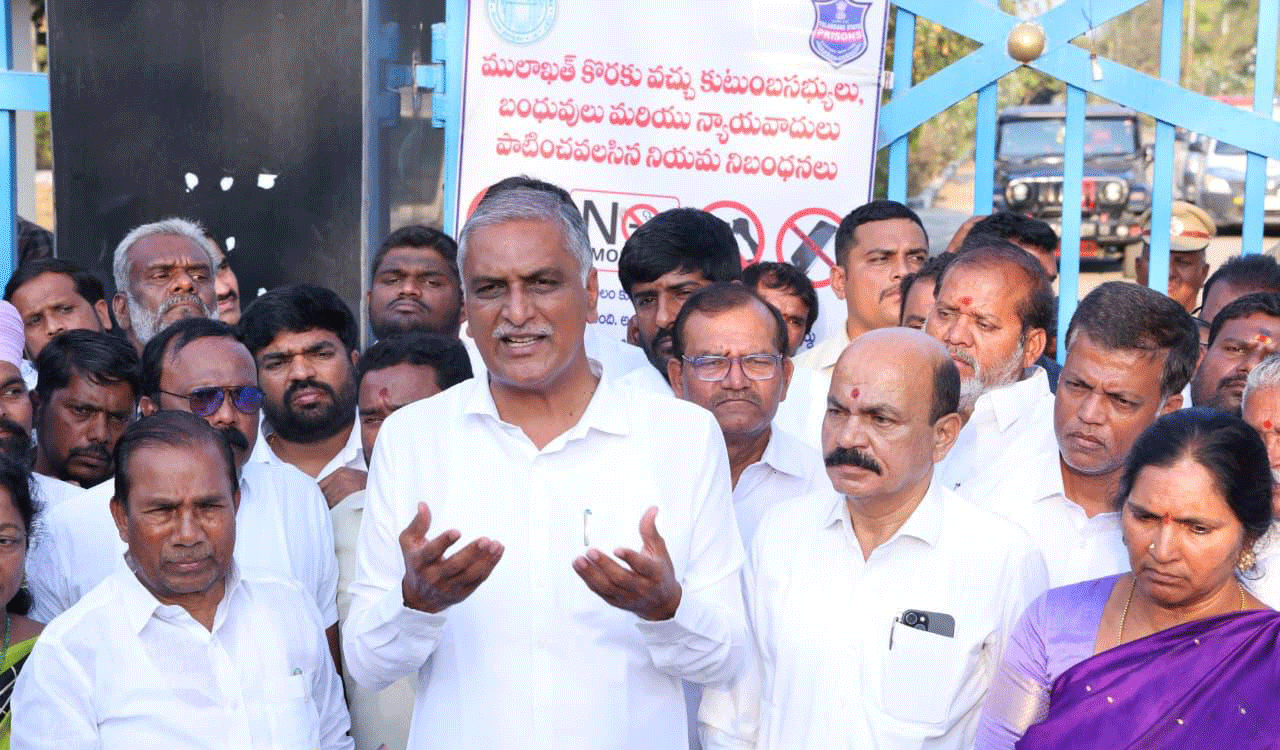Congress government using police to crush democracy, says Harish Rao