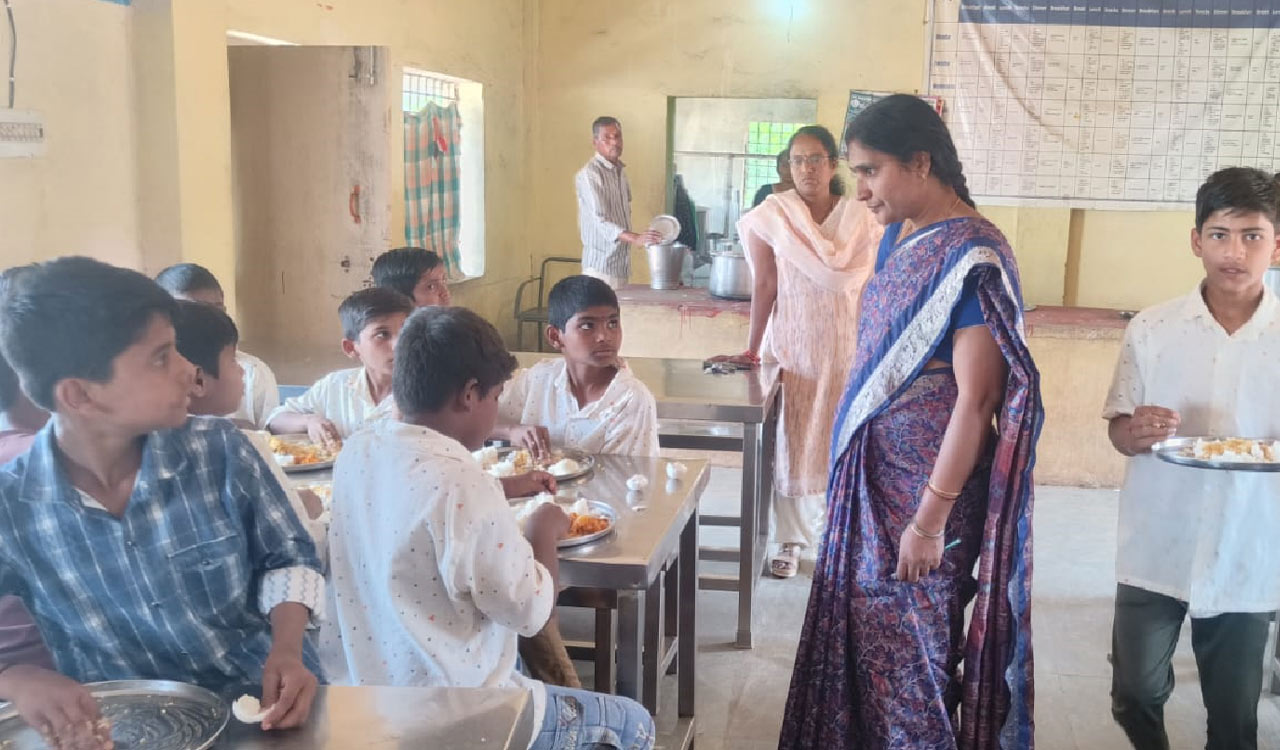 Tribal Welfare Officer issues notices after hostel food row in Narayankhed