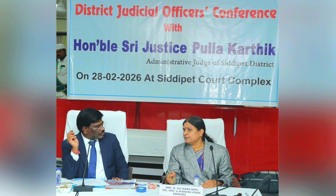 Justice Pulla Karthik urges speedy disposal of pending cases in Siddipet courts