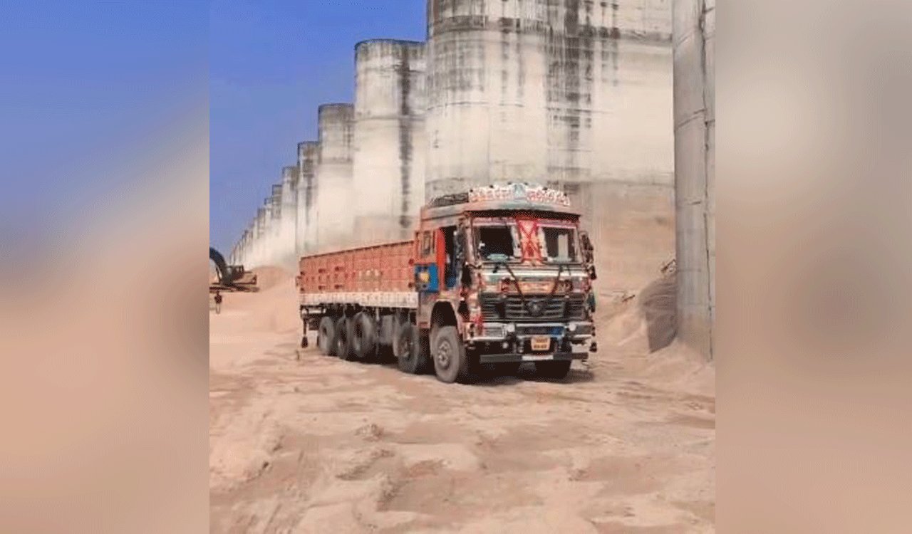 Illegal sand extraction near Annaram barrage pillars raises safety concerns