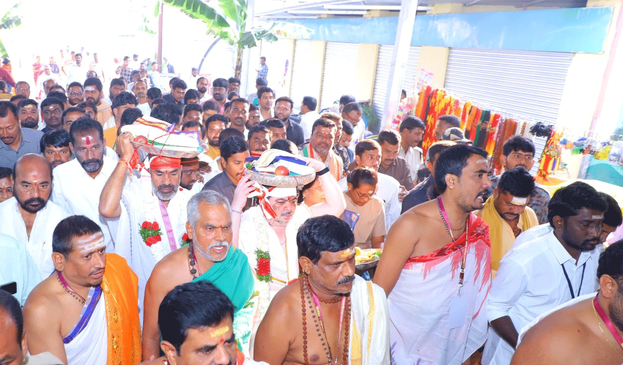 Over 70,000 devotees throng Vemulawada temple on Maha Shivaratri