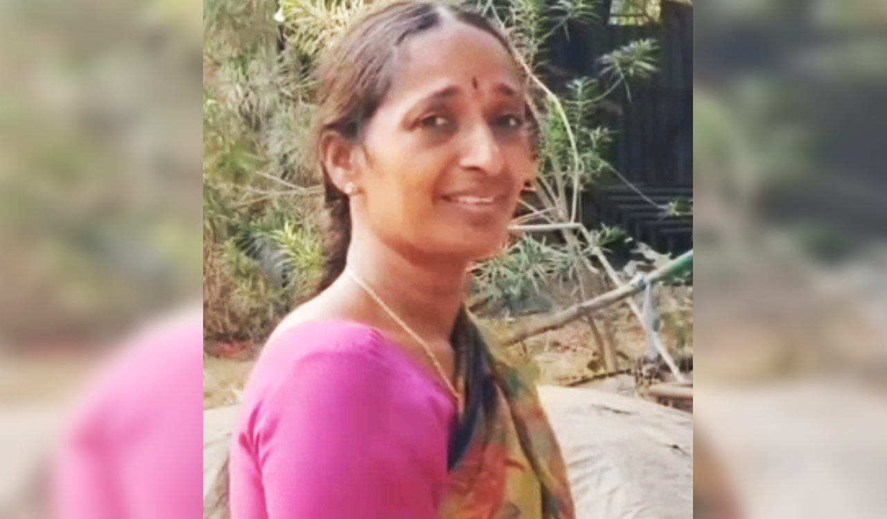 Kyathanpalli stalemate: BRS councillor’s wife alleges threats by Minister Vivek using Singareni officials