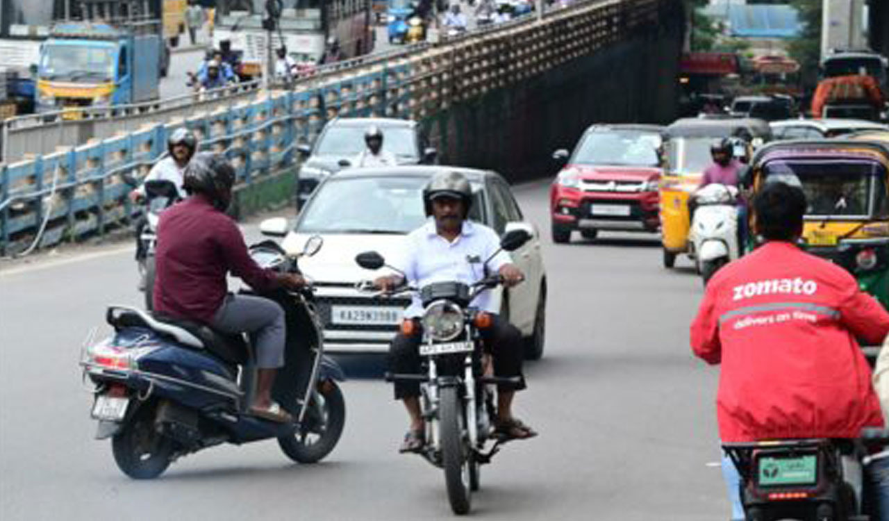 Hyderabad: Over 21,700 cases booked for wrong-side driving in a week