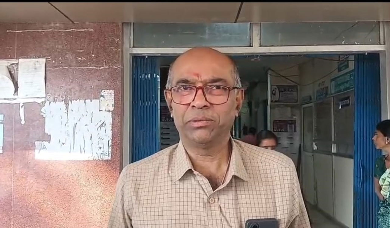 ACB raids on medical reimbursement section of Medak hospital, finds irregularities