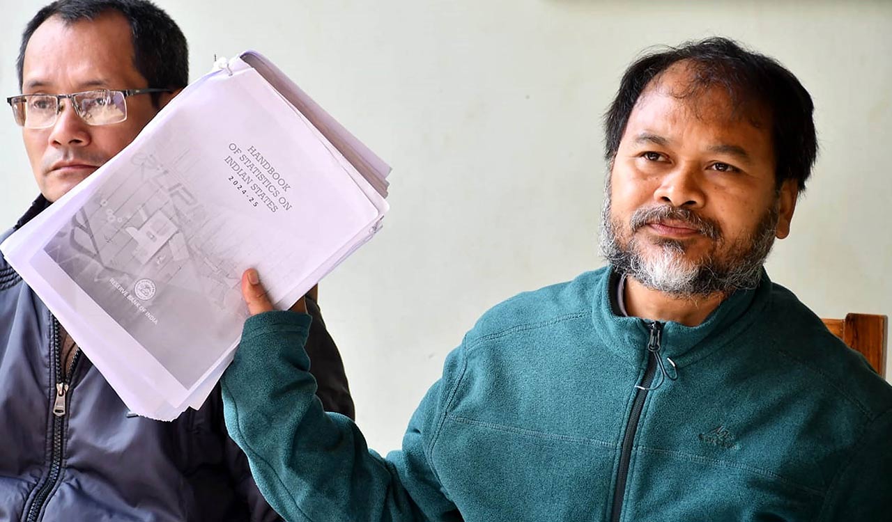 Assam polls: Congress seals alliance with Akhil Gogoi-led Raijor Dal