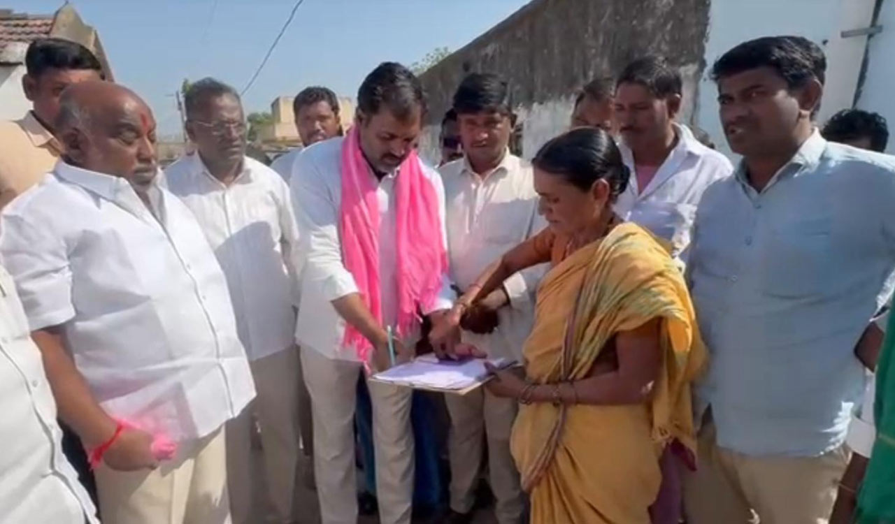 BRS launches farmers’ signature campaign in Adilabad over delay in Rythu Bharosa benefit
