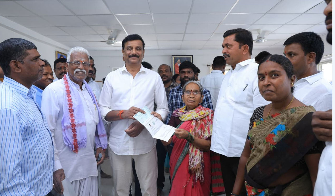 Dubbak MLA distributes CMRF cheques to 156 beneficiaries