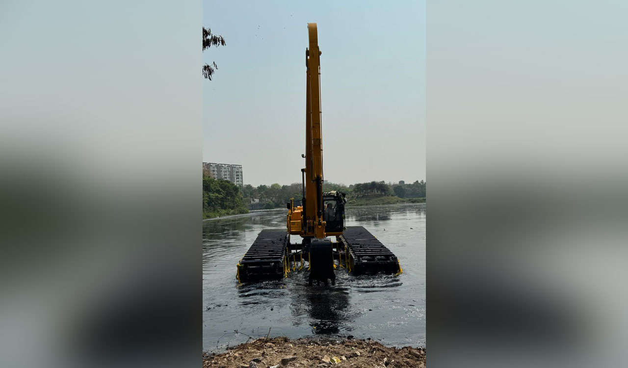HMDA procures amphibious excavator to restore Hyderabad lakes