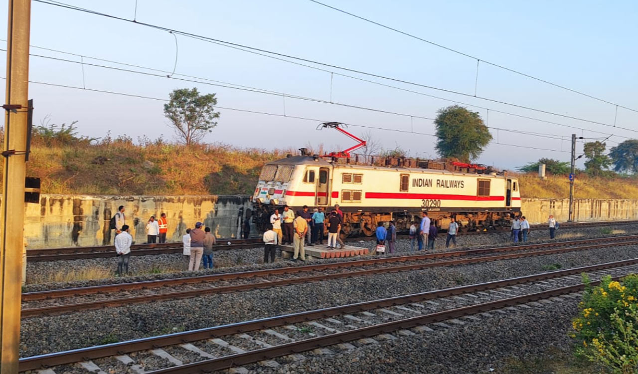 Telangana: Wheel failure on Hisar Express near Jammikunta; major railway accident averted
