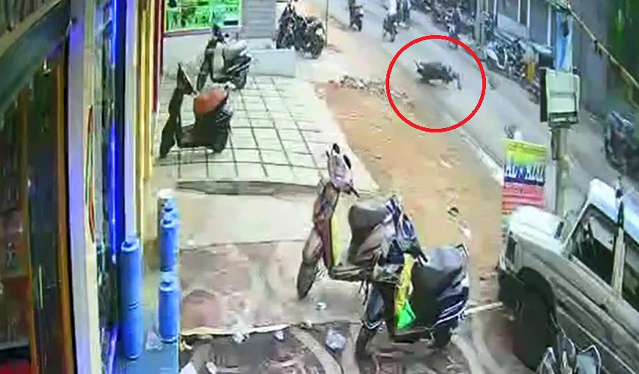 Hyderabad: 23-year-old man dies in road accident at Pahadishareef Road