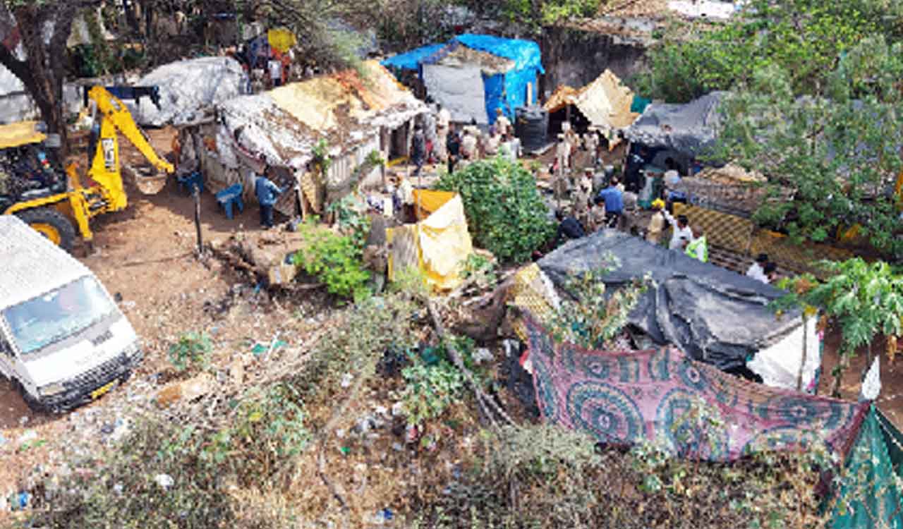 Tension in Vengalraonagar as HYDRAA conducts demolition drive