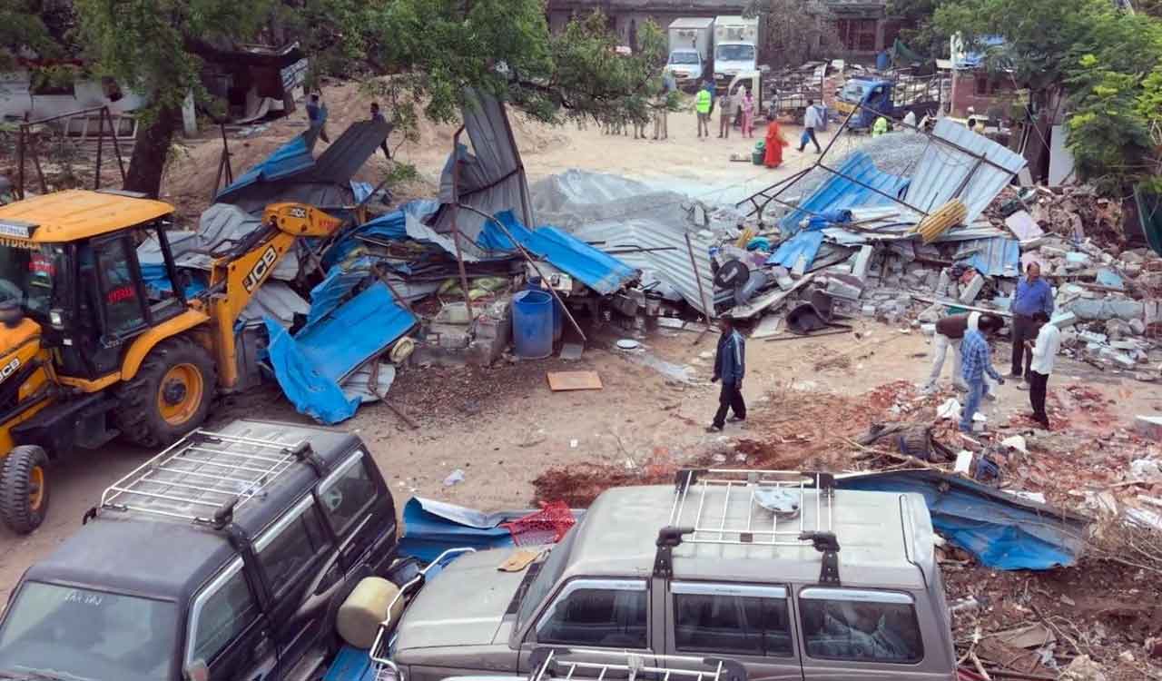 Tension in Vengalraonagar as HYDRAA conducts demolition drive