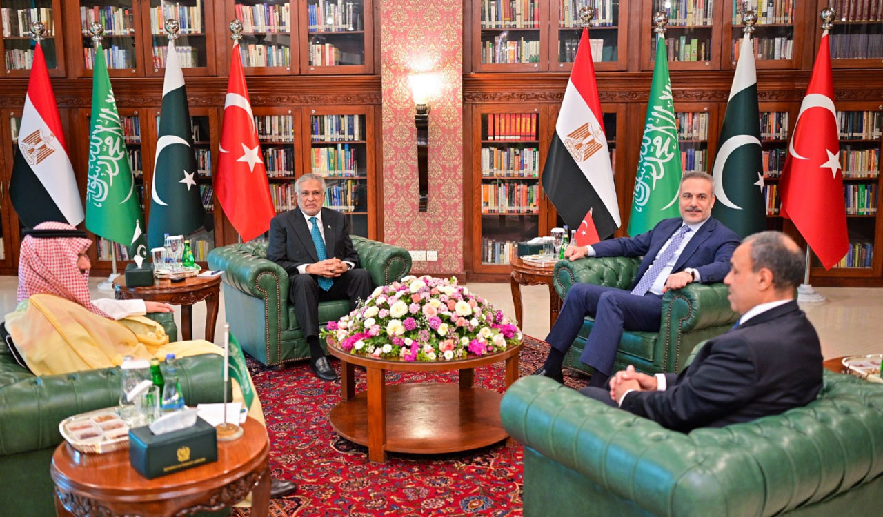 Pakistan hosts quadrilateral talks to ease West Asia tensions