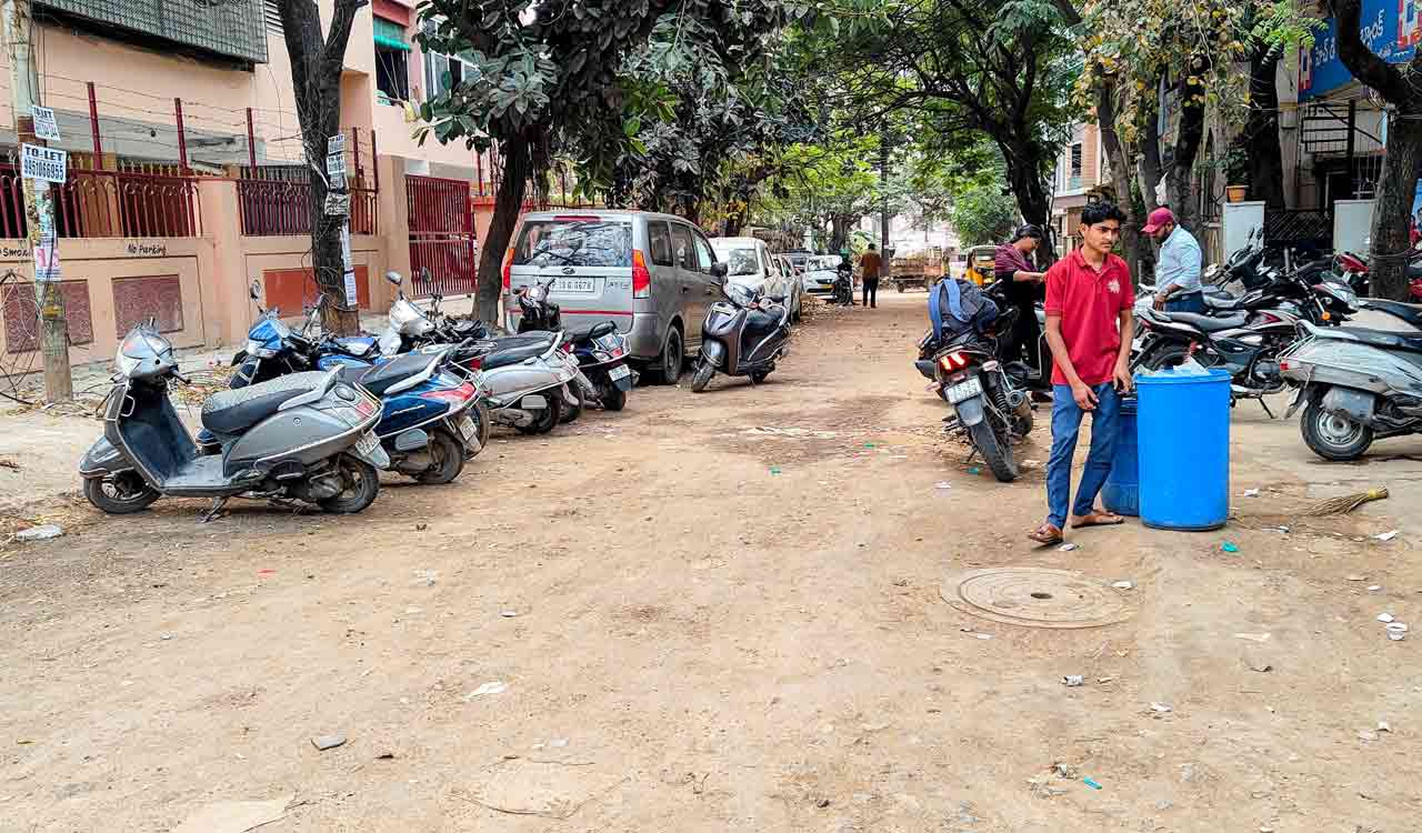 Hyderabad: Delay in GHMC road works sparks anger in Erragadda