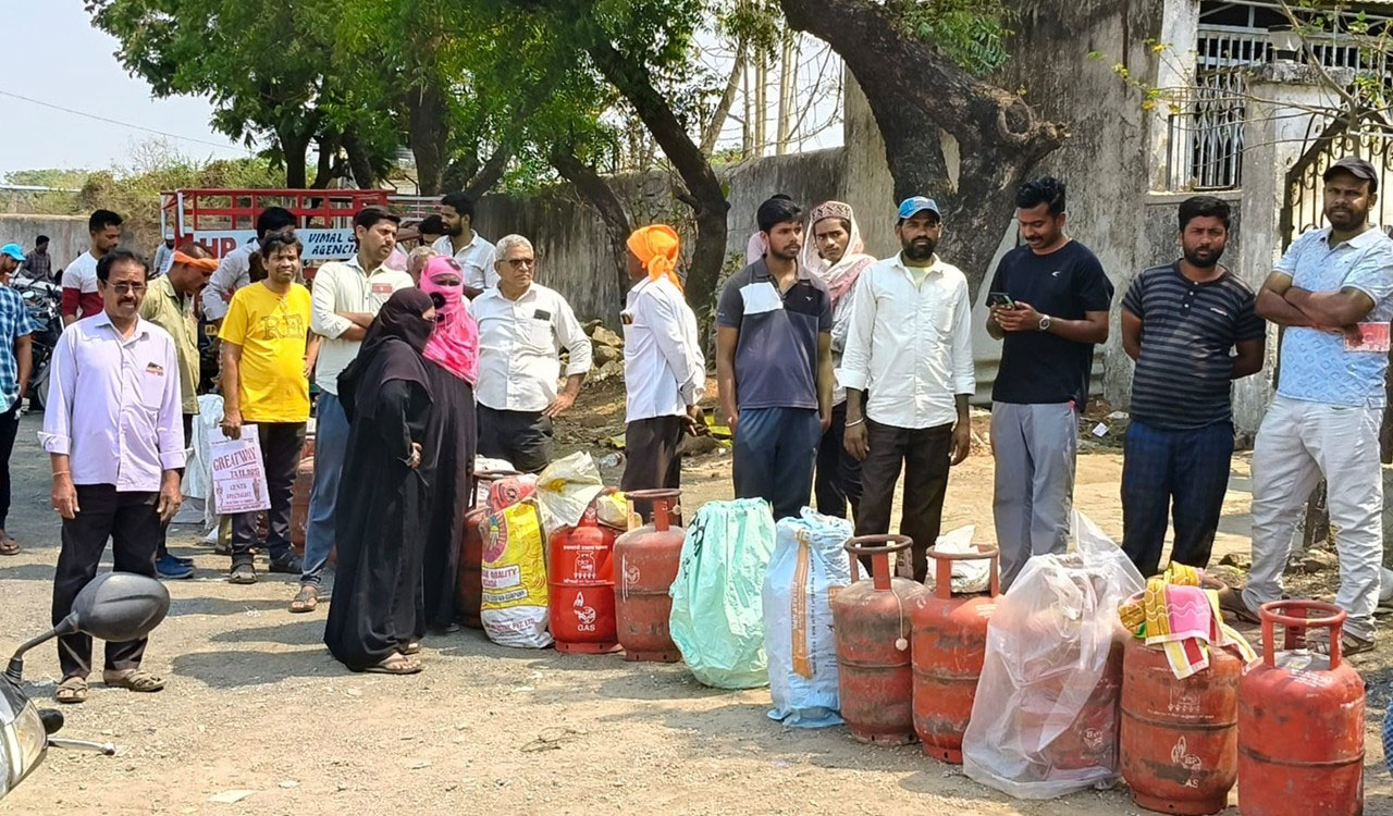 Shortage of LPG cylinders continues to trouble residents in Adilabad