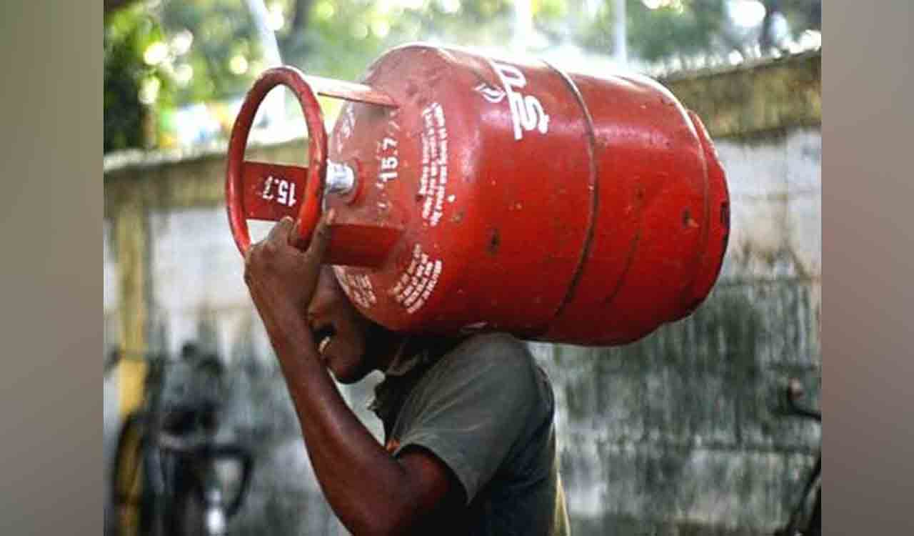 Small-time eateries bear brunt of LPG cylinder shortage in Mancherial