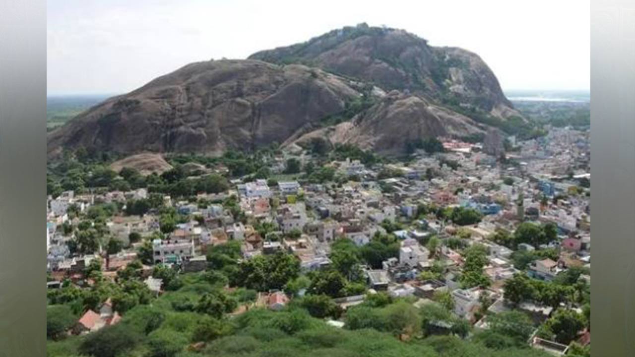 Permit 5 people named by court for symbolic prayers atop Tirupparankundram hill: HC to govt