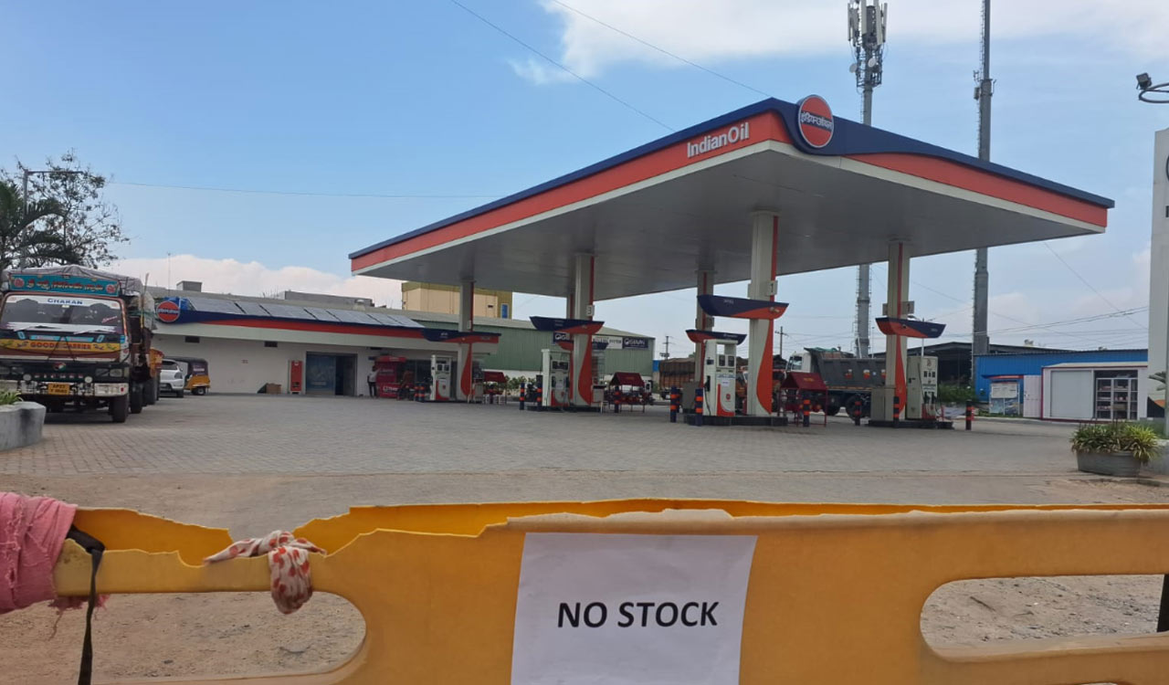 Rumours trigger panic buying, petrol bunks run dry in Medak