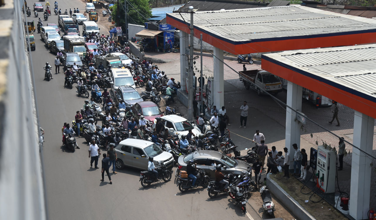 Fuel frenzy in Hyderabad as motorists ignore adequate reserve claims