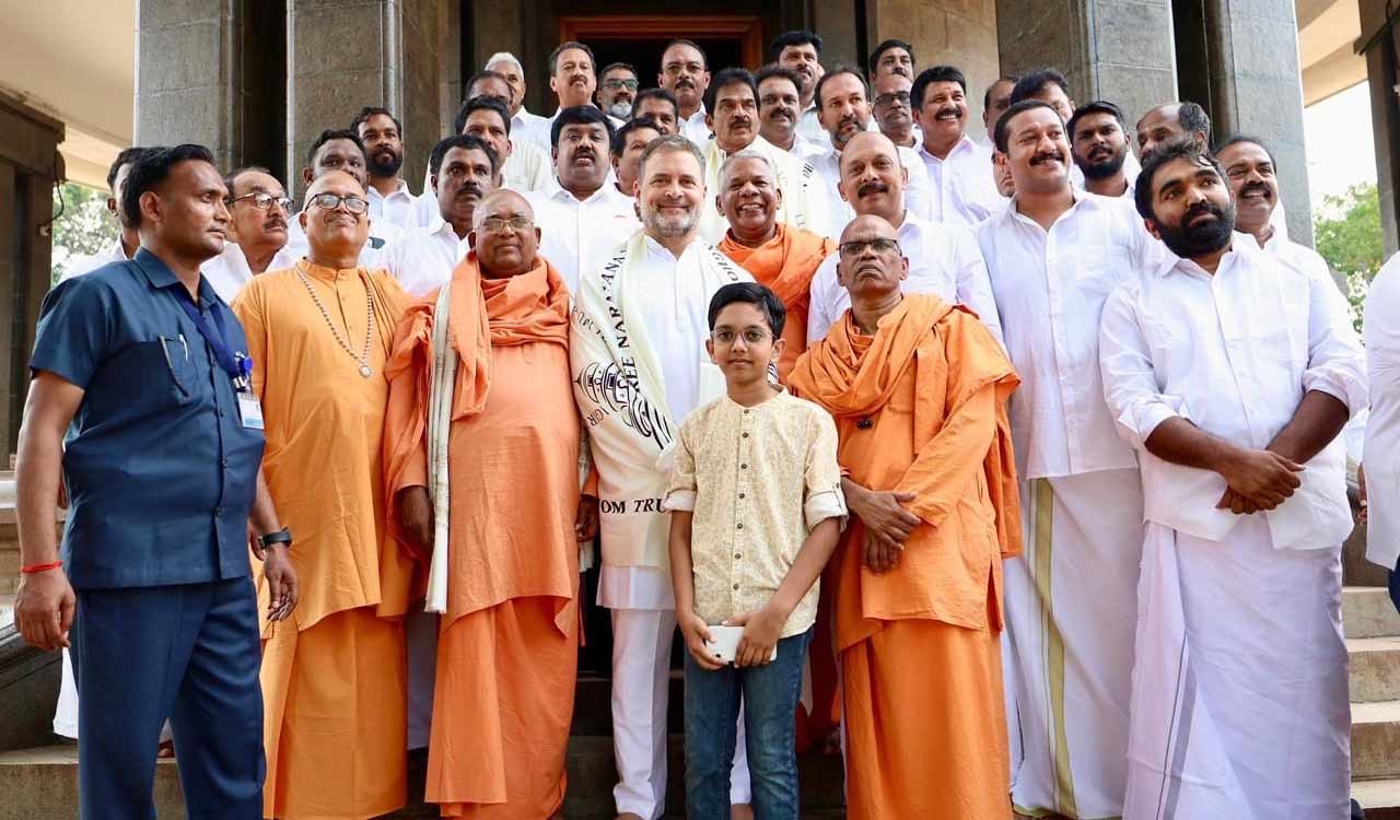 Rahul Gandhi visits Sivagiri Mutt in Kerala, pays tribute to Sree Narayana Guru