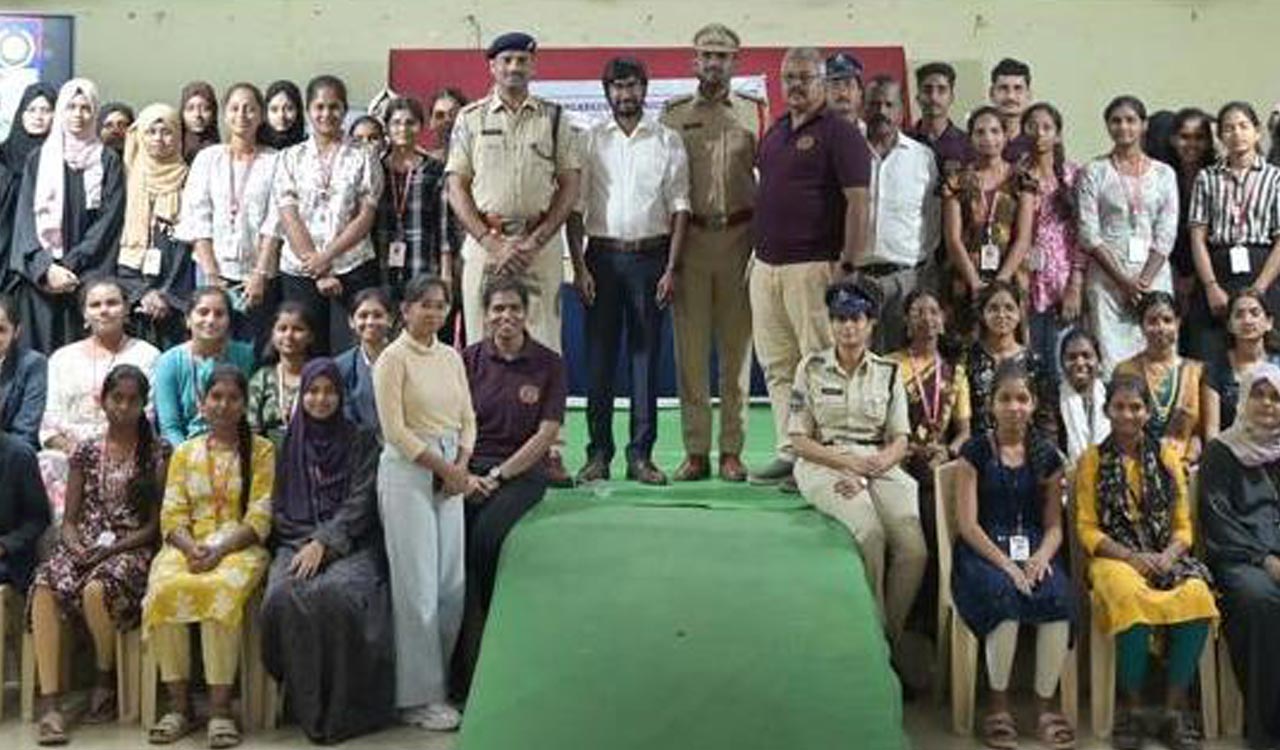 Sangareddy police hold cyber safety awareness programme for women students