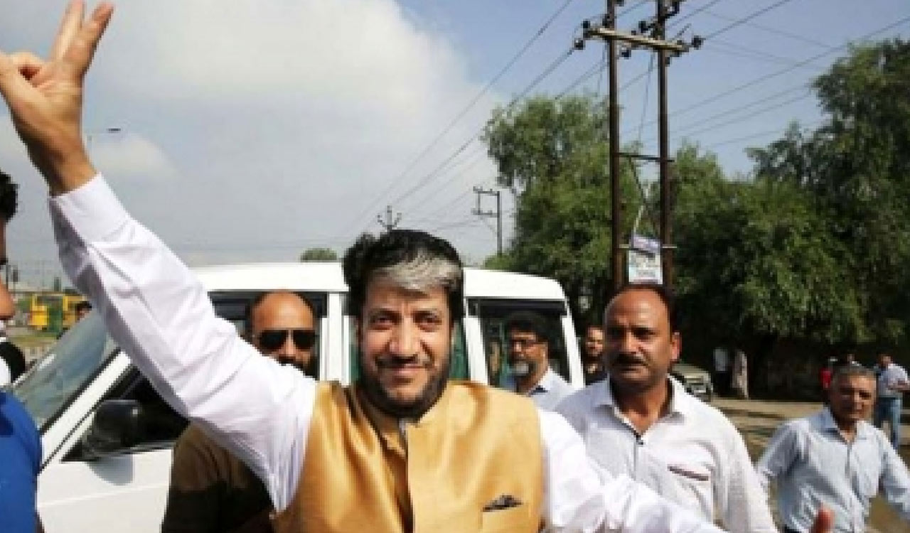 Terror funding case: Supreme Court grants bail to Kashmiri separatist leader