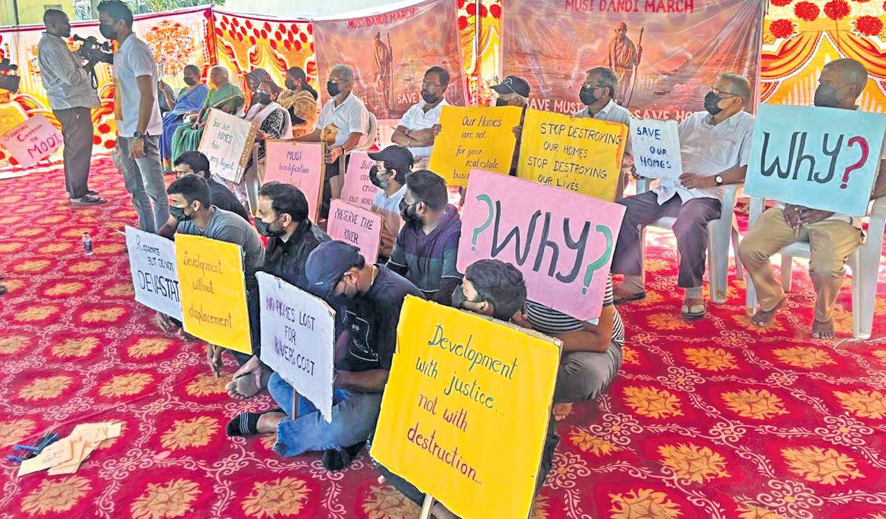 Residents protest against displacement under Gandhi Sarovar project