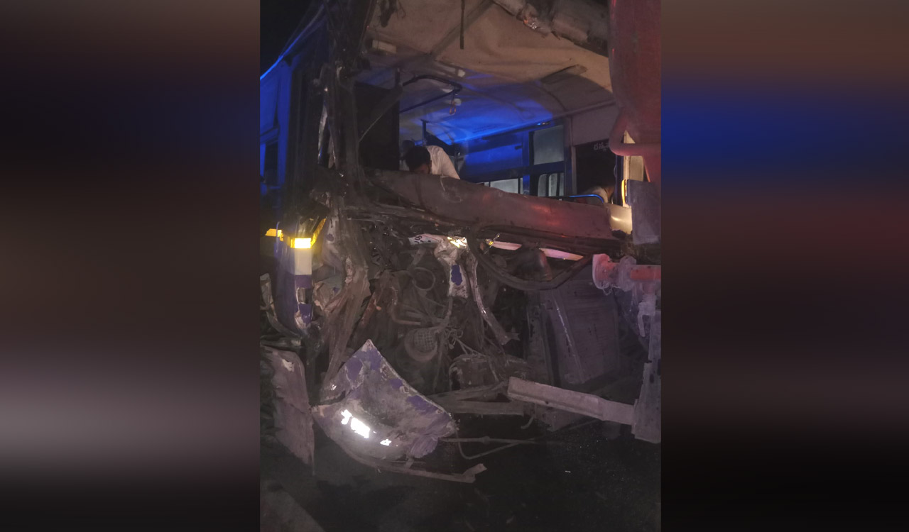 Smoke emanates from TGSRTC bus in Karimnagar district; passengers shifted safely