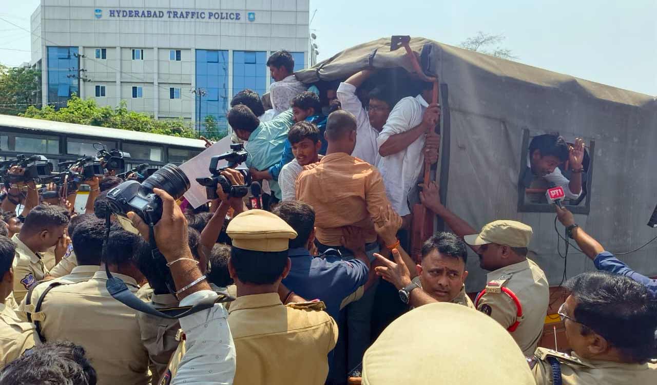 Students’ ‘Chalo Assembly’ protest sparks clashes in Hyderabad