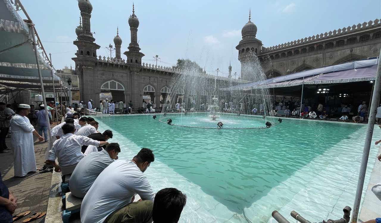 Thousands attend Jumaath-ul-Vida prayers at Mecca Masjid in Hyderabad
