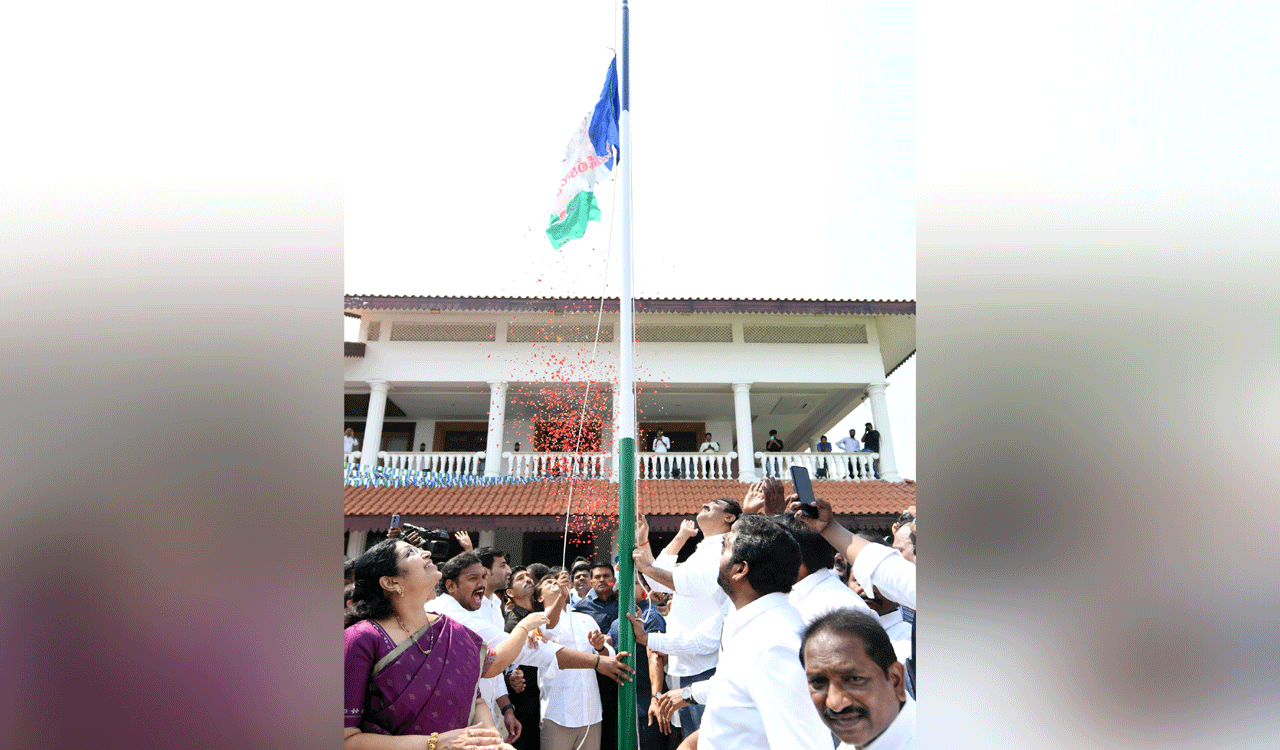 YSR Congress Party celebrates 16th formation day, Jagan Mohan Reddy thanks cadres