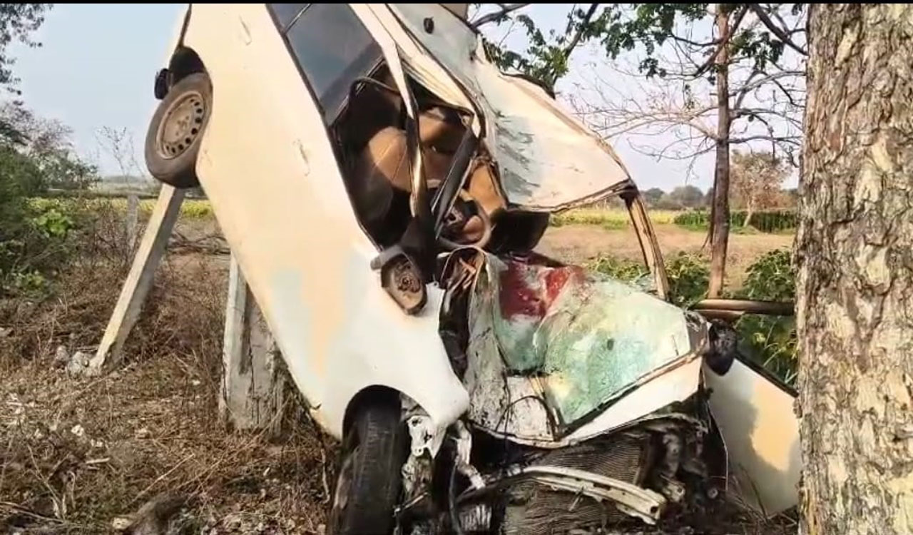 Two teenagers killed, one critical after car crashes into tree in Siddipet