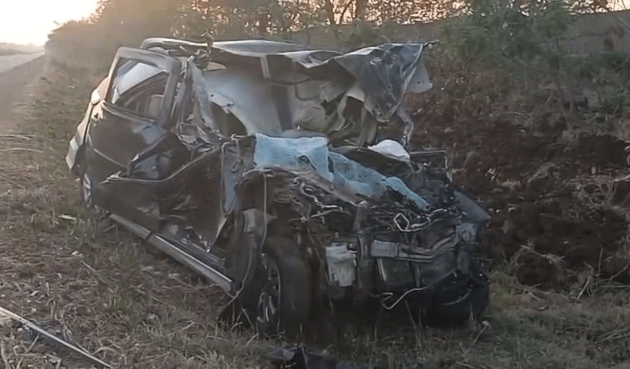 Six injured after SUV hits divider on NH-65 in Zaheerabad