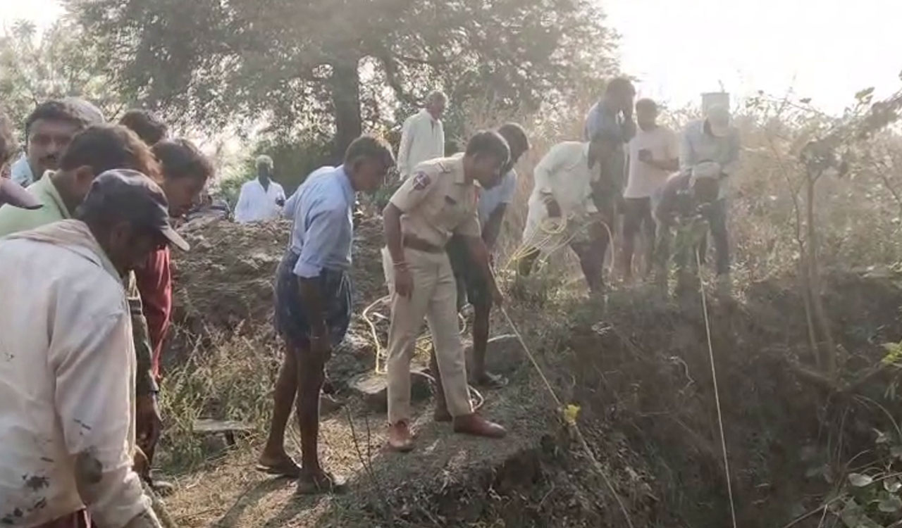 Three, including an SSC student, dies as a crane fell into open well in Bhupalpally