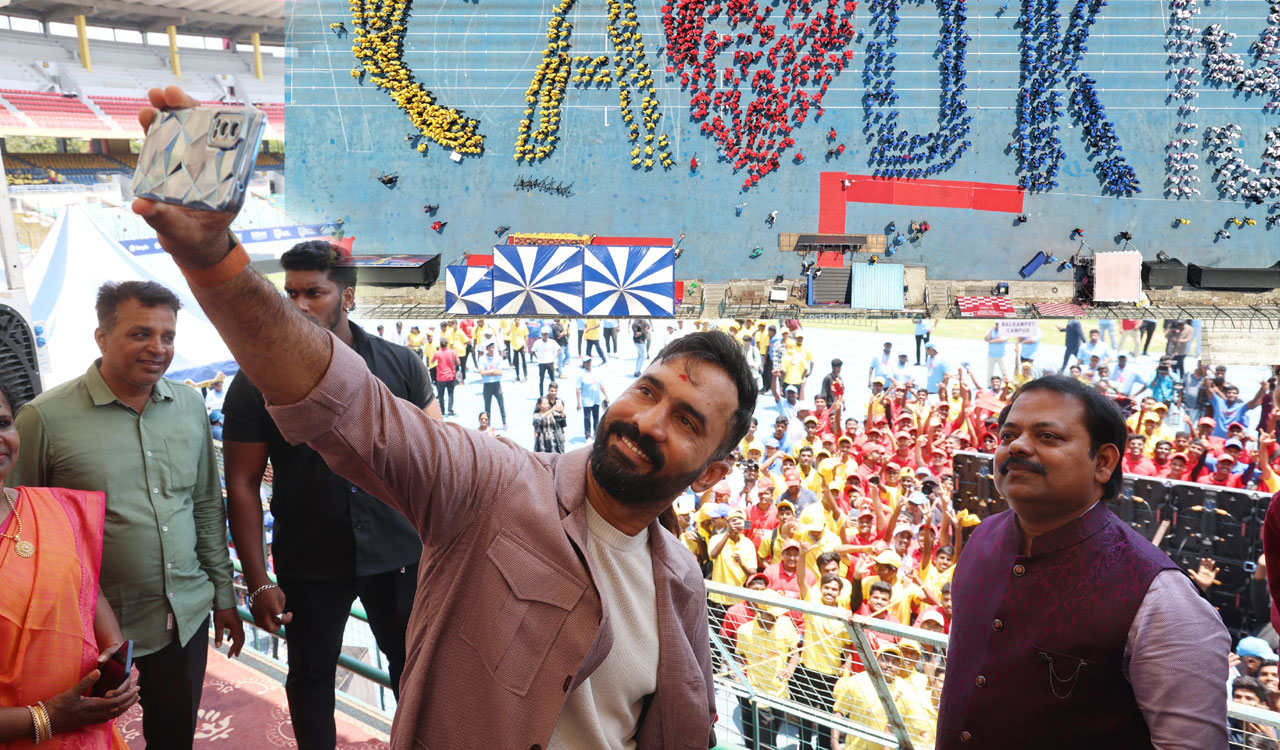 Fans adore Dinesh Karthik in record-breaking event