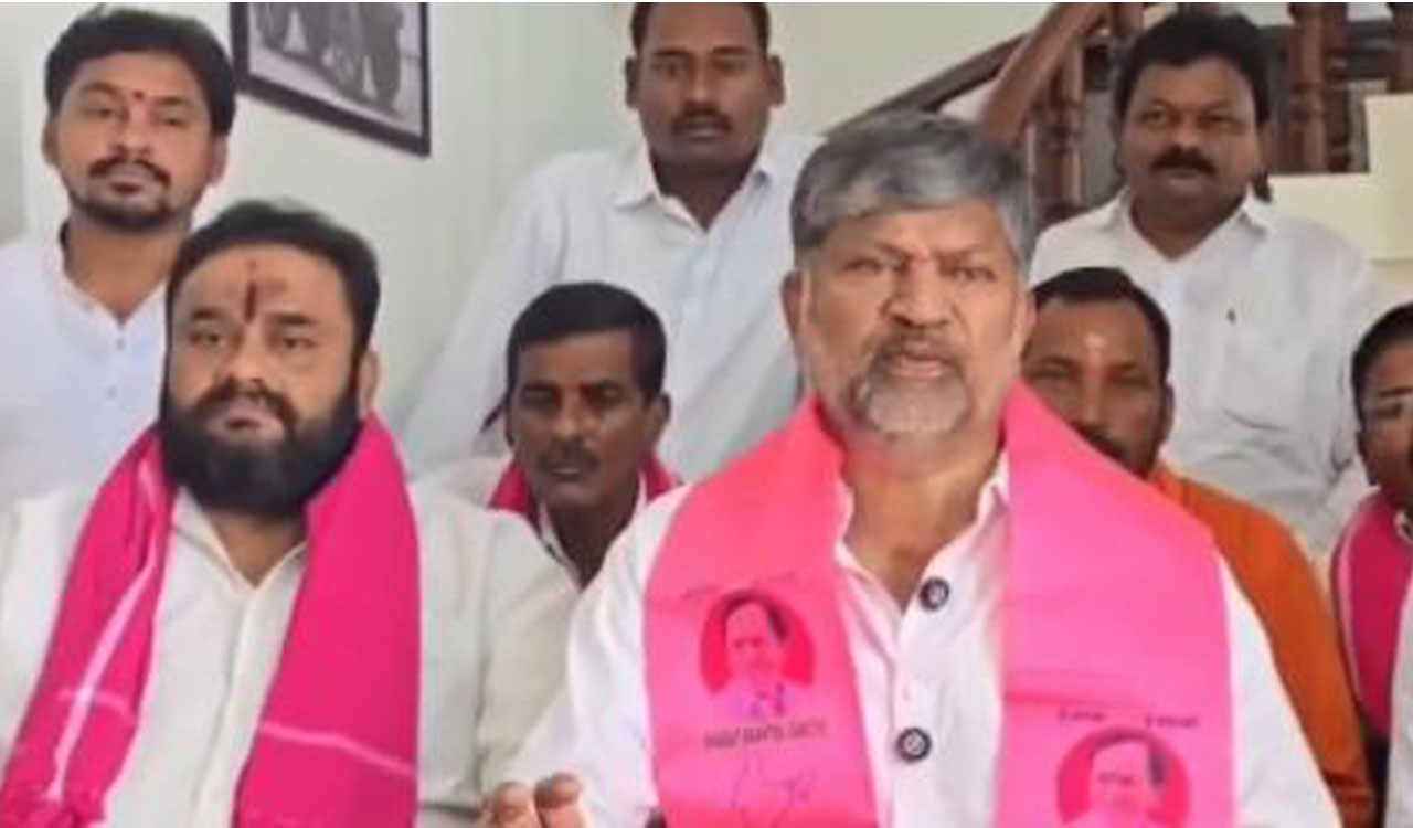 Ramana welcomes T Jeevan Reddy into BRS