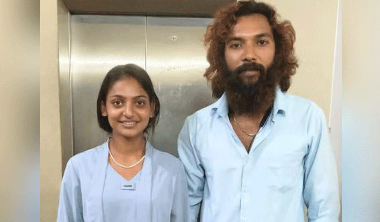 Viral ‘Kumbh beauty’ Monalisa Bhosle marries boyfriend Farman Khan at Kerala temple