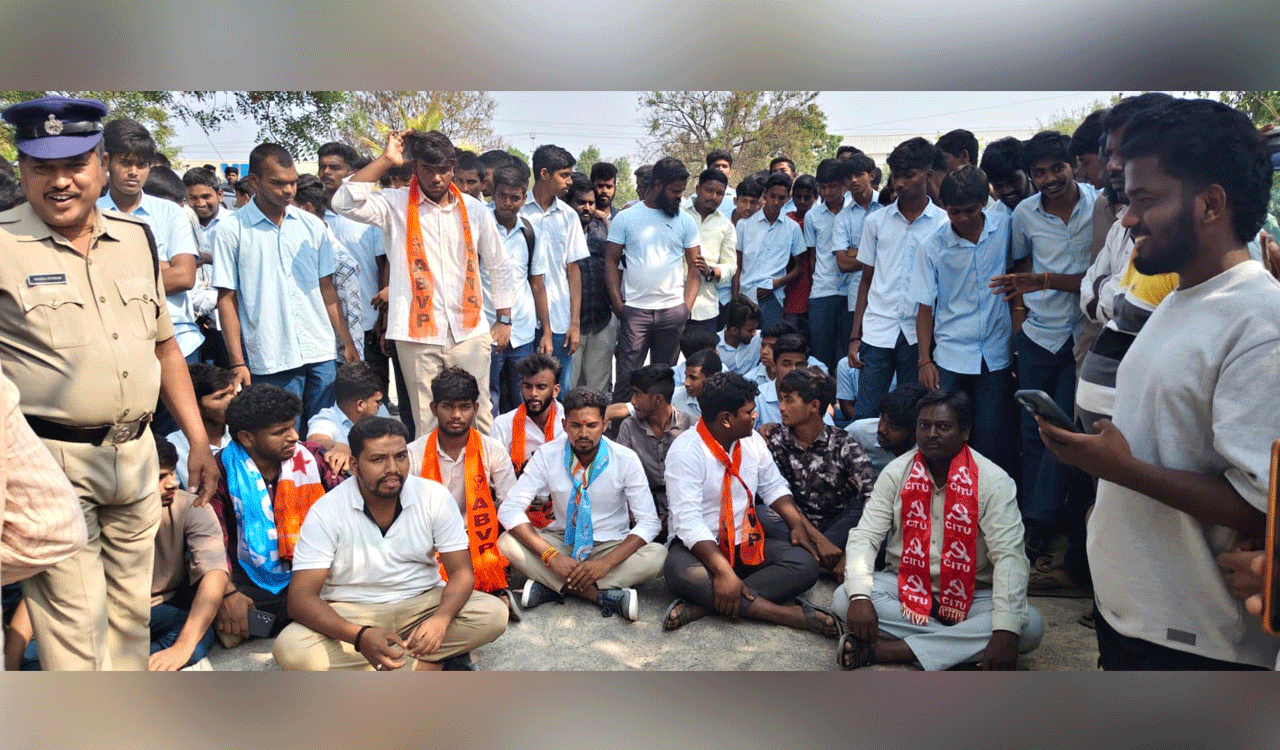 Students, parents protest at Ratnapuri Institute over assault by faculty member