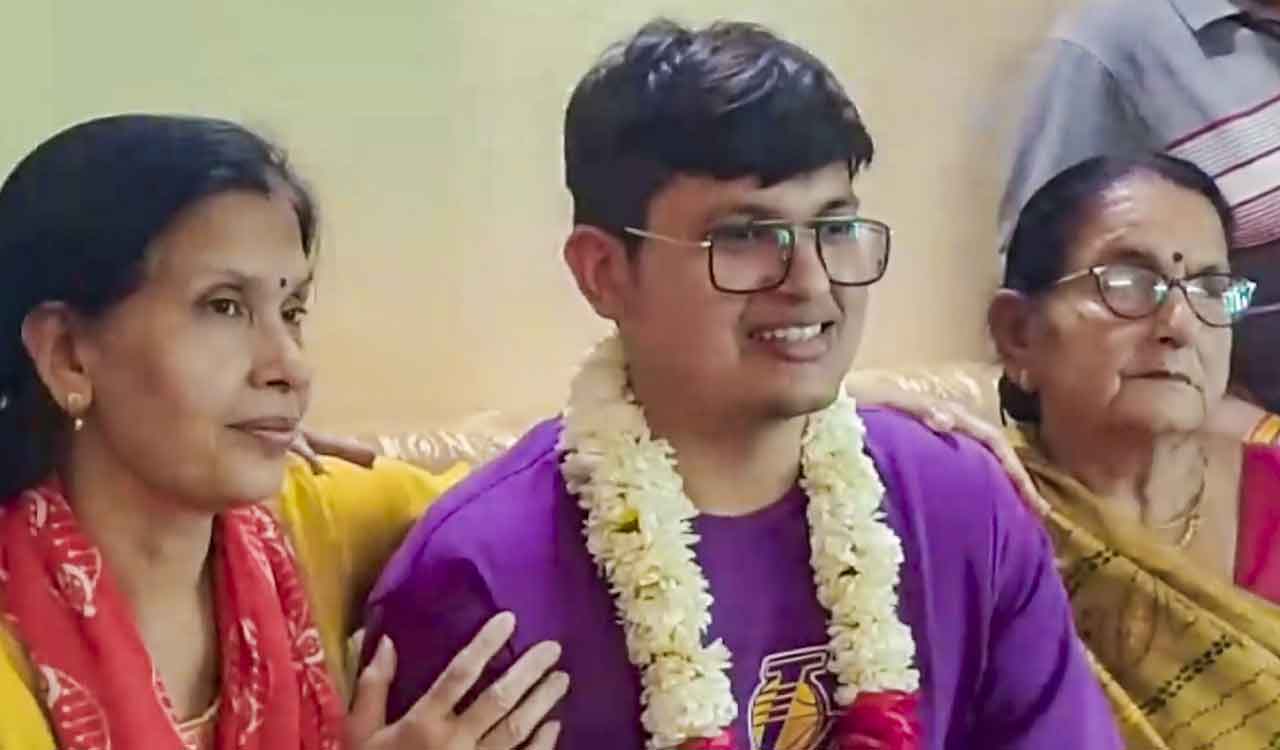 UPSC: Anuj Agnihotri tops Civil Services exam; Rajeshwari Suve M, Akansh Dhull get 2nd, 3rd ranks