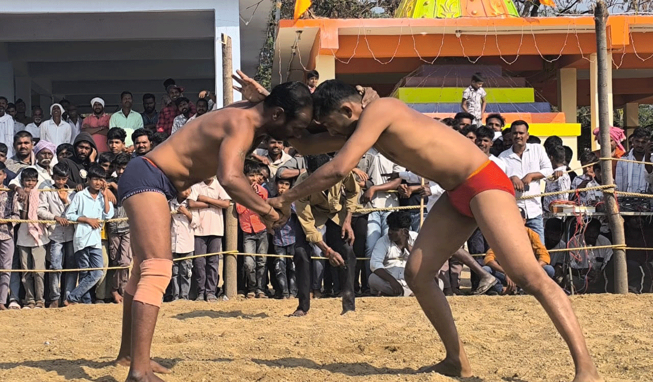 Wrestling competitions draw crowds at Durgamma, Pochamma jatara in Medak
