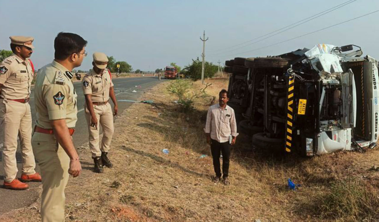 Eight devotees killed, 12 injured in road accident in Andhra Pradesh’s Kurnool